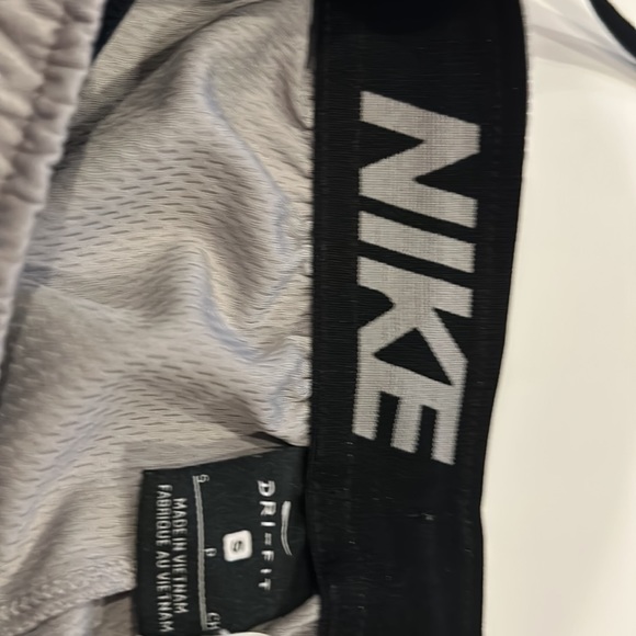 Nike Gray Adult Small Athletic Shorts - Picture 3 of 3